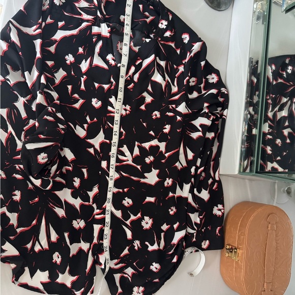 Apt. 9 Woman's Black White Red Abstract Semi Sheer Blouse US PL - Picture 8 of 12
